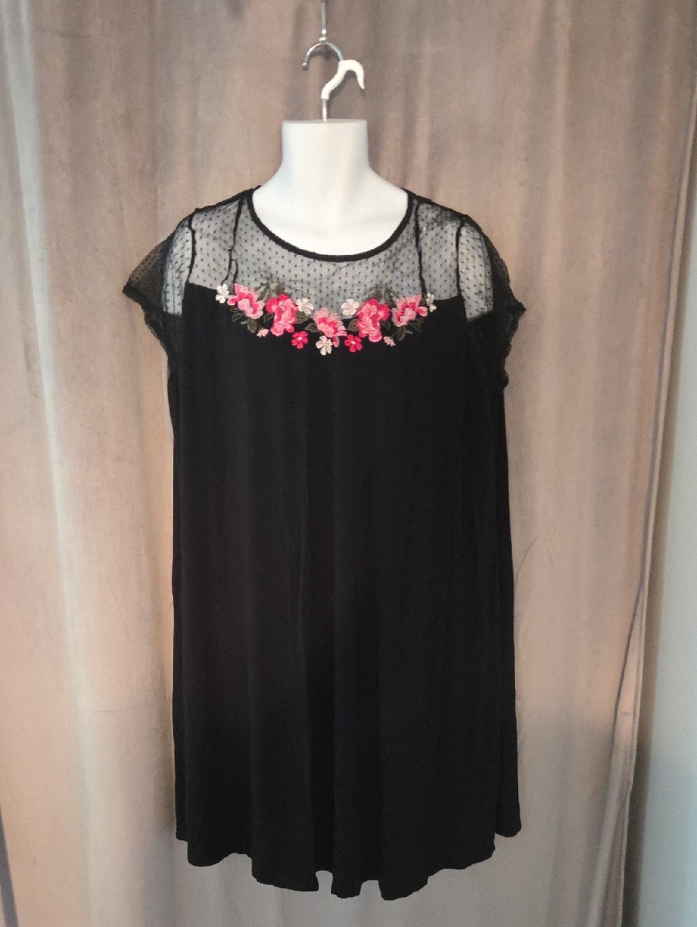 Michel Studio 4x Black Chemise with Pink Floral Embroidery